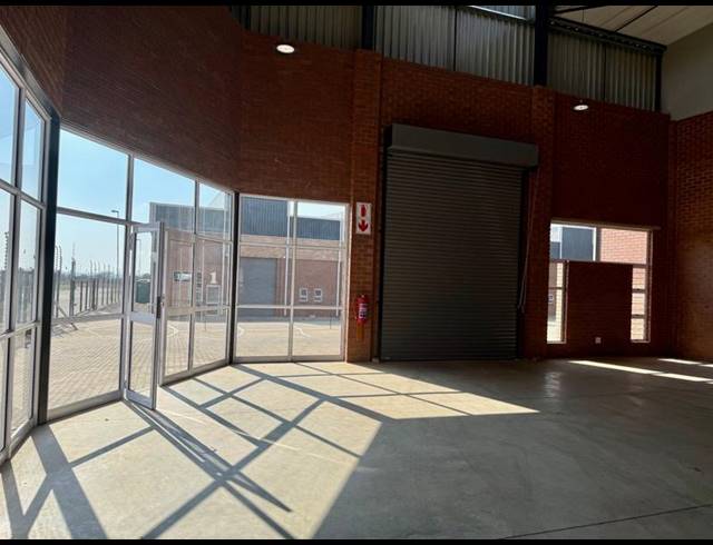 INDUSTRIAL PROPERTY TO RENT IN MAGNA VIA INDUSTRIAL